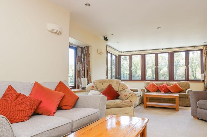 CARNE MILL, pet friendly, luxury holiday cottage in Manaccan