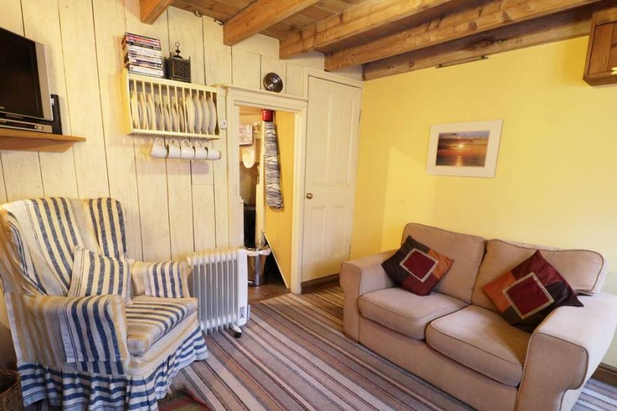 WAYCOT COTTAGE, pet friendly, character holiday cottage in Staithes
