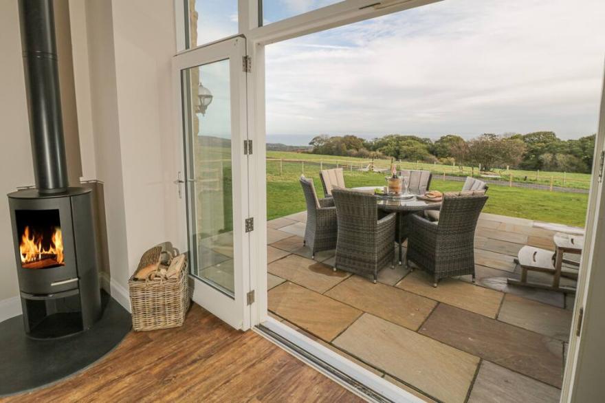 THE BYRE, pet friendly, luxury holiday cottage in Whitby