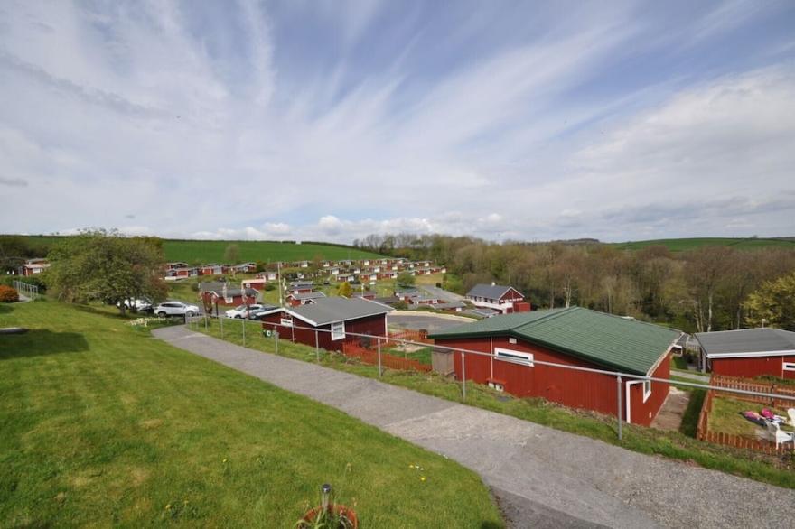 Milkwood, A lovely Three-bedroomed chalet, sleeps five