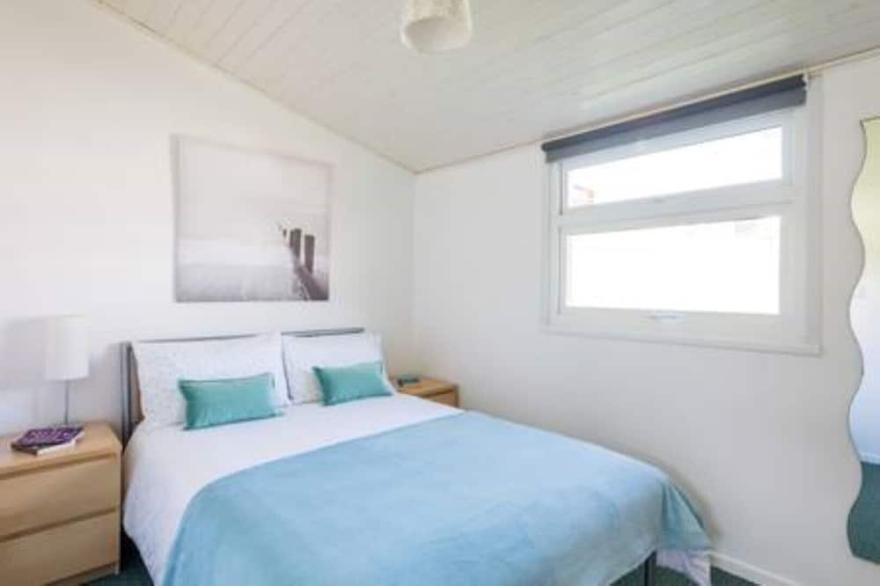Milkwood, A lovely Three-bedroomed chalet, sleeps five