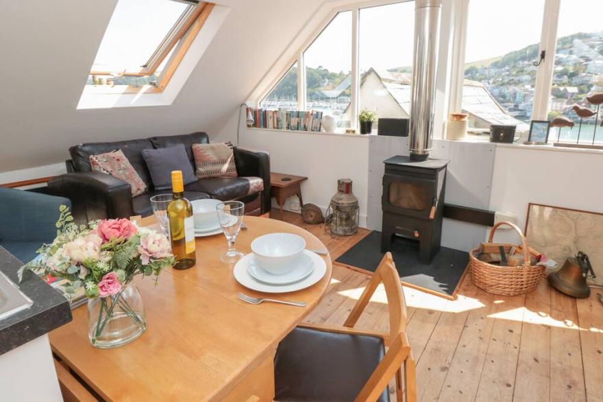 SPYGLASS, pet friendly, character holiday cottage in Dartmouth