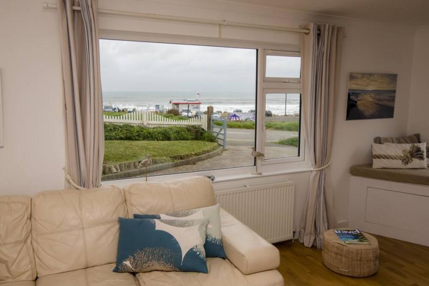Sea View - 4 Bedroom House, 25 Meters From The beach. 5* reviews Great Location!