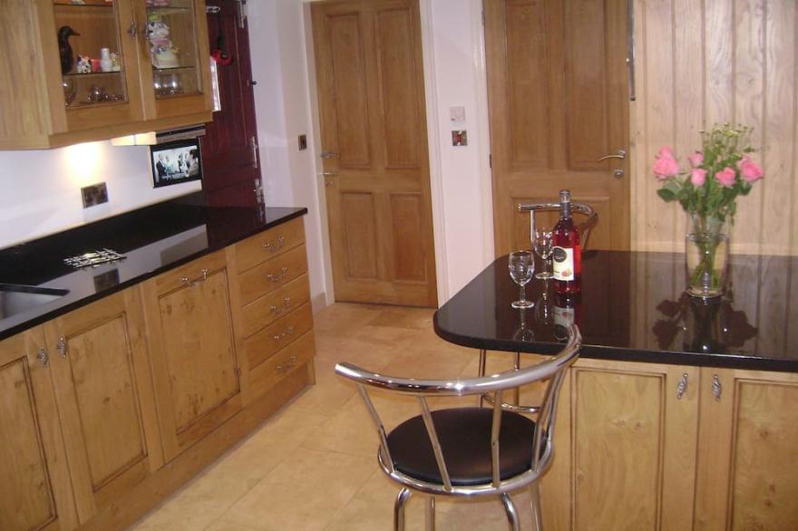 Stunning coastal country cottage 2 beds sleeps 5