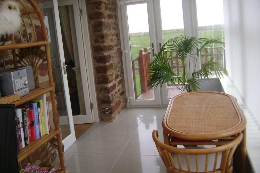Stunning coastal country cottage 2 beds sleeps 5