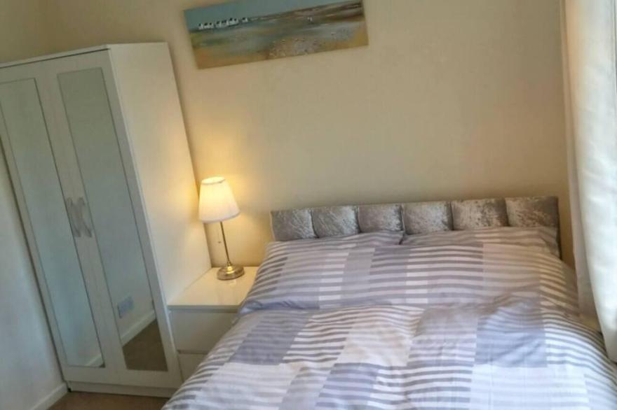 Lovely 3 Bedroom holiday home with free parking