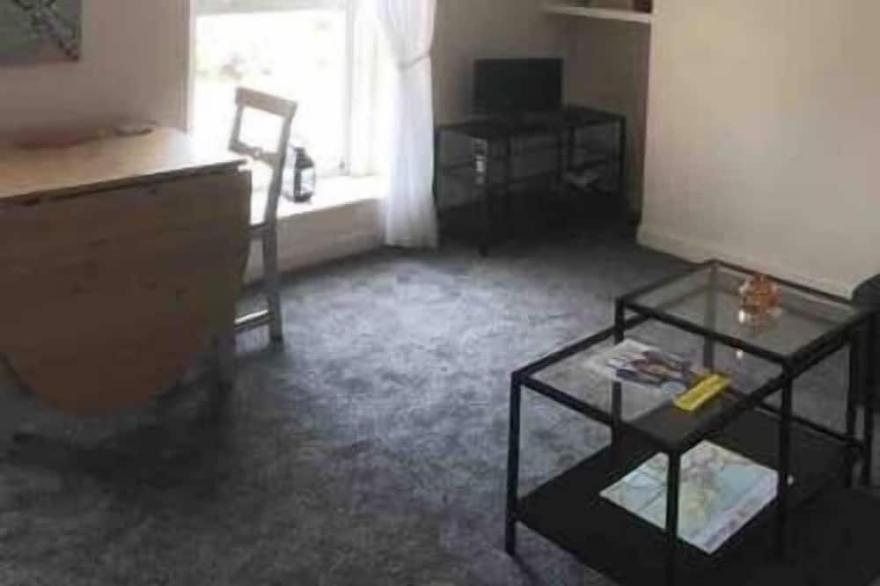 2 Bed apartment with a Sea View.