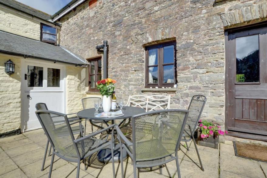 Stepps Farm - Five Bedroom House, Sleeps 12