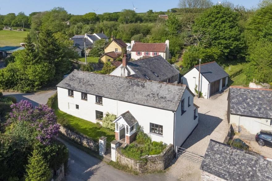 Stepps Farm - Five Bedroom House, Sleeps 12