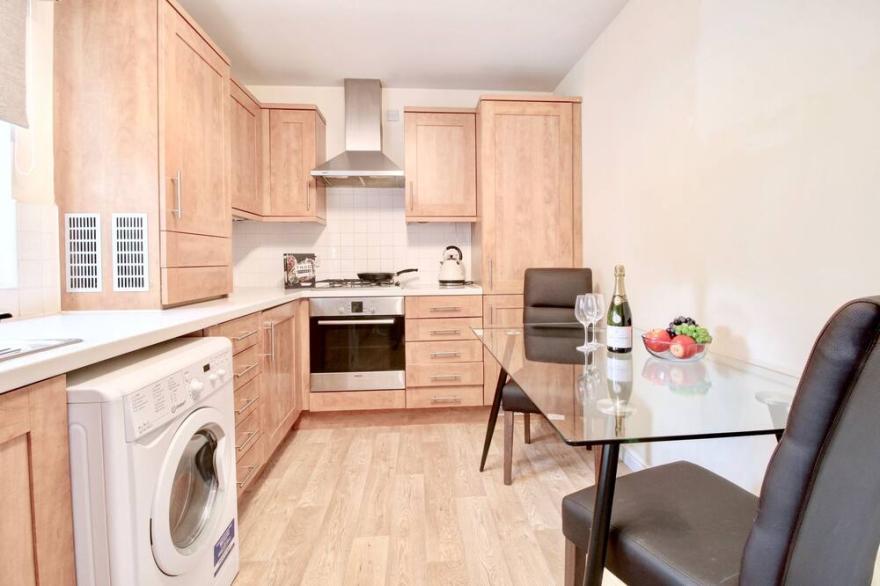 Situated in Glasgow's desirable south side this two bedroom apartment managed by Pillow Partners ...