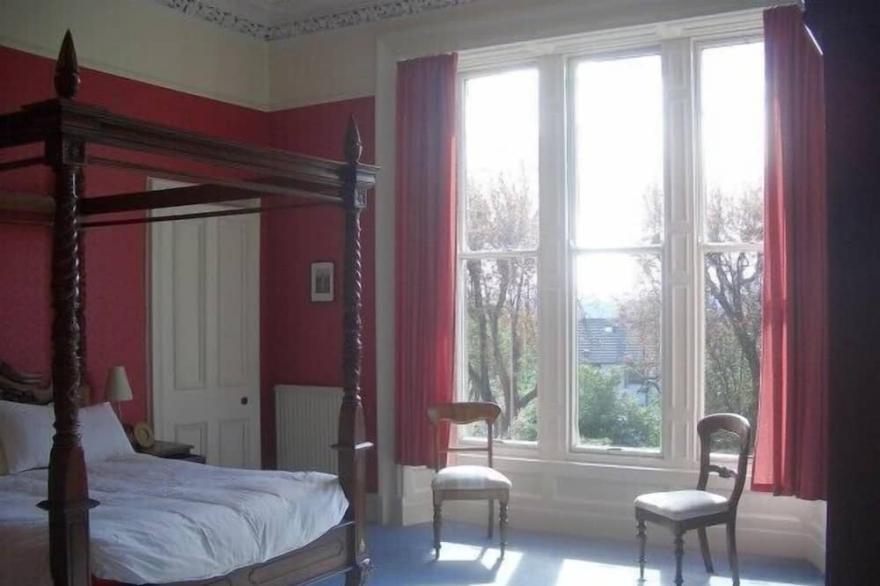 Elegant Victorian self catering flat (5 people) in Crieff, the heart of Scotland