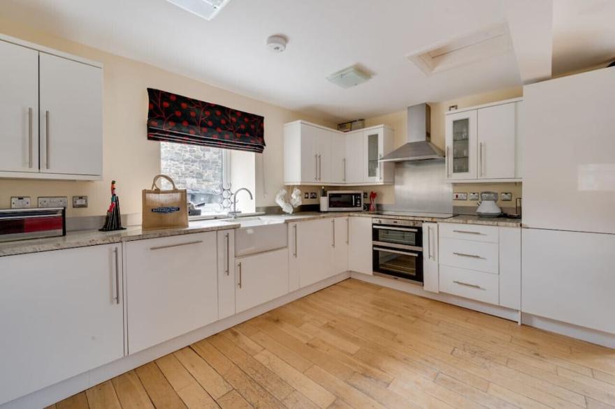 Dairy Cottage - Three Bedroom House, Sleeps 6