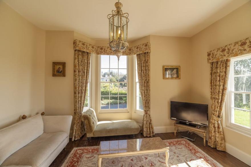 Georgian Manor With Panaromic Sea Views