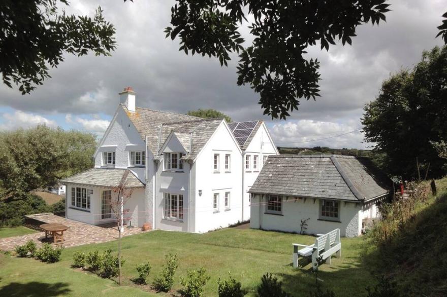 AYRMER PATH, pet friendly, luxury holiday cottage in Ringmore