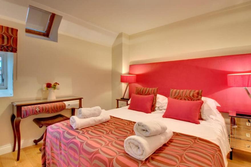 Aidan Cottage - Two Bedroom House, Sleeps 4