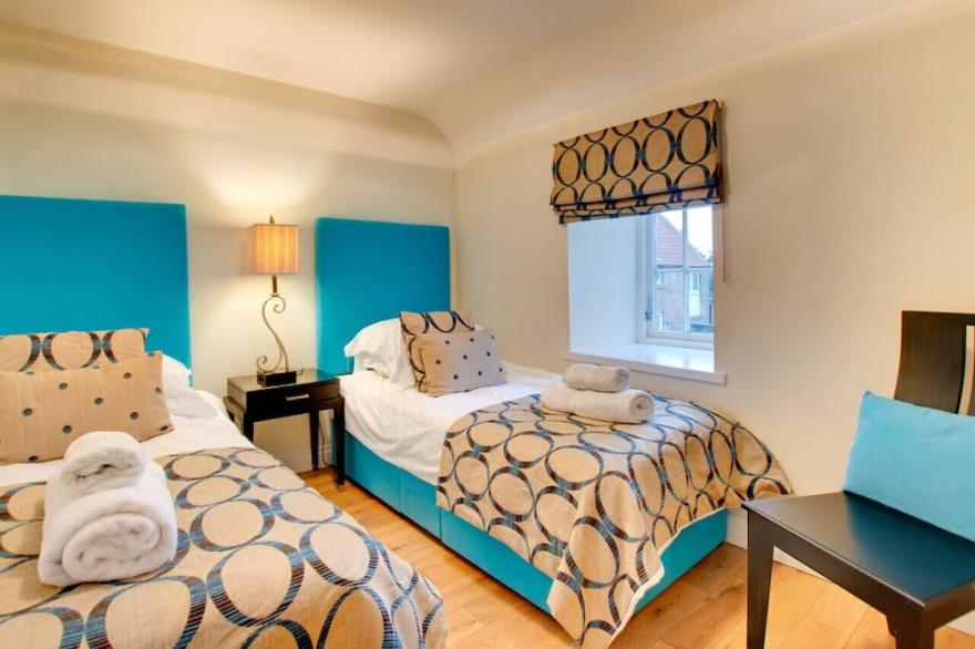 Aidan Cottage - Two Bedroom House, Sleeps 4