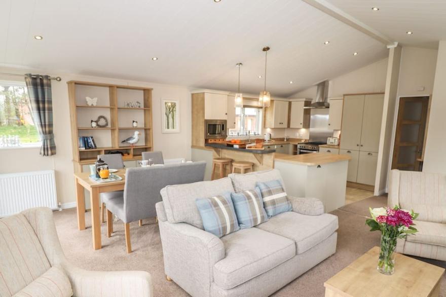 SEAGULL LODGE, pet friendly, country holiday cottage in Runswick Bay