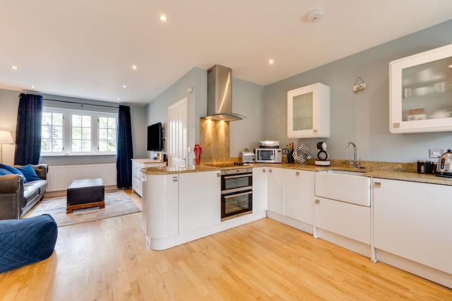 Cherry Blossom - Two Bedroom House, Sleeps 4