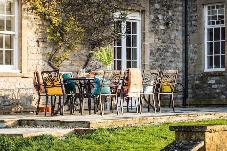 Georgian Manor House sleeps 12-14