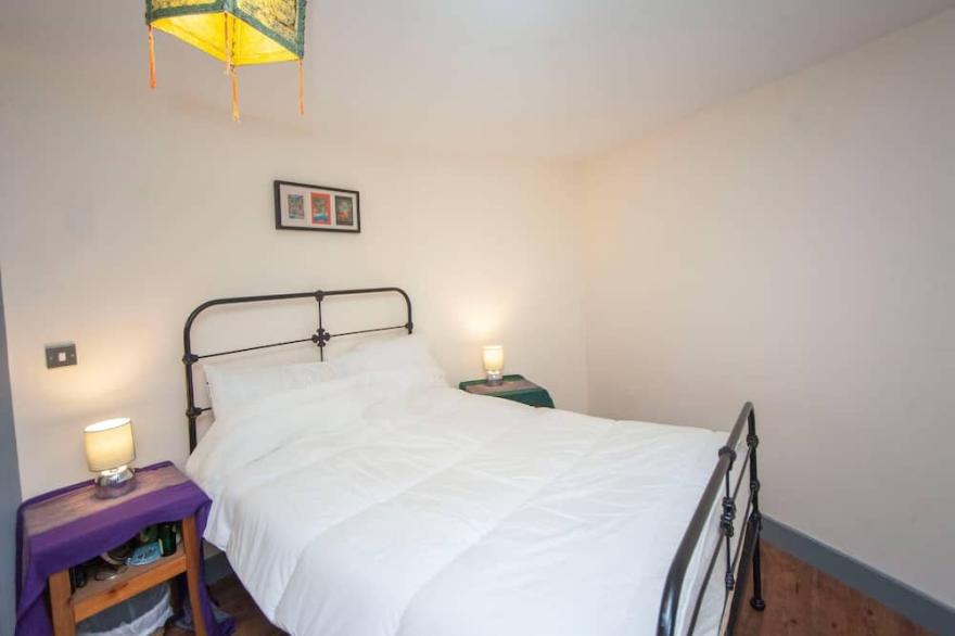 Special 3 Bedroom Townhouse With Parking in Bristol