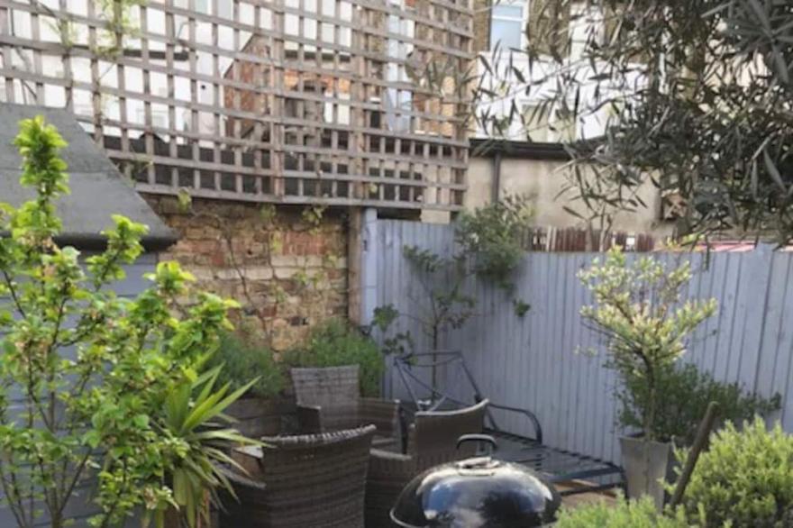 Stunning 3 Bedroom House with Garden in Battersea