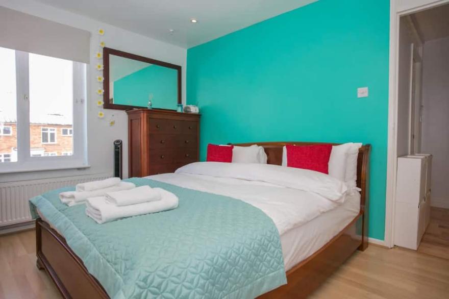 Stunning 3 Bedroom House with Garden in Battersea