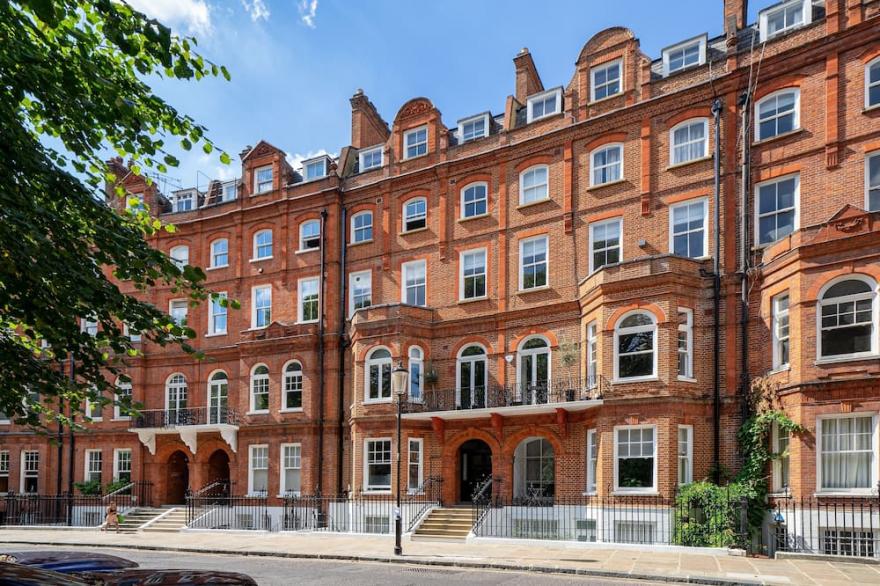 FABULOUS KNIGHTSBRIDGE PENTHOUSE