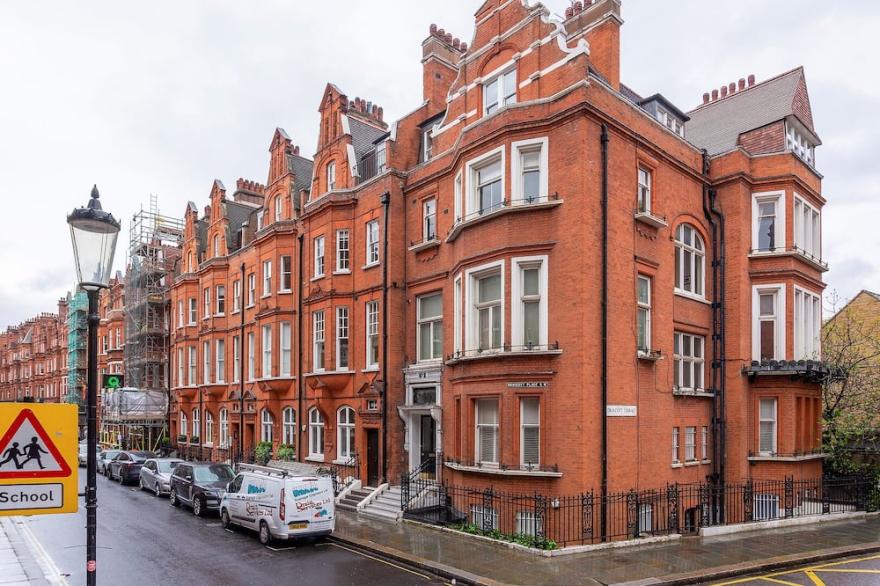 Heart of Chelsea, by Veeve