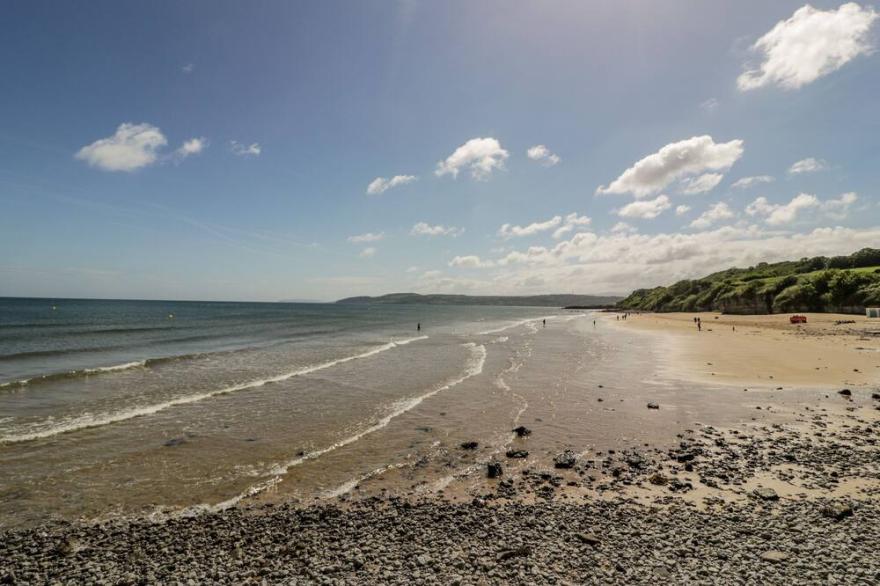 LOCKLEY, family friendly, country holiday cottage in Benllech