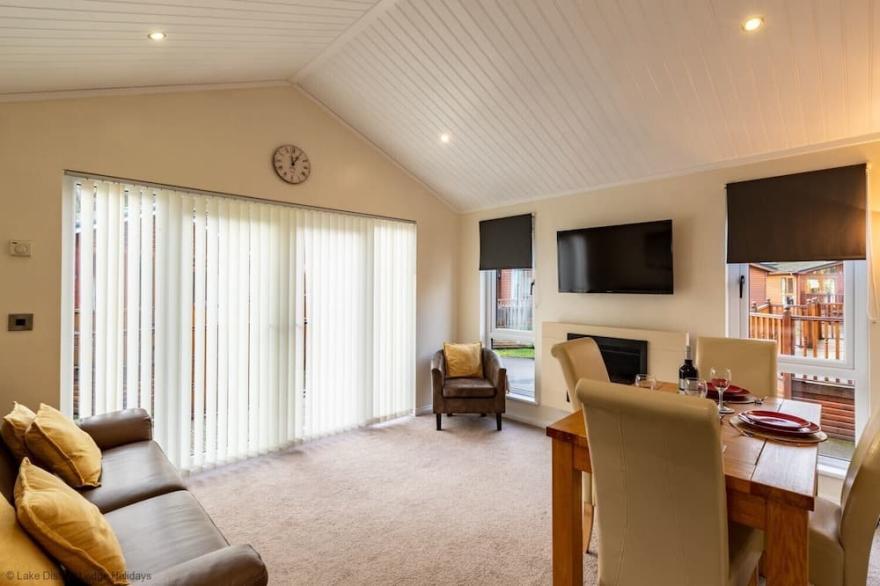 FIR TREE LODGE, pet friendly, with hot tub in Windermere
