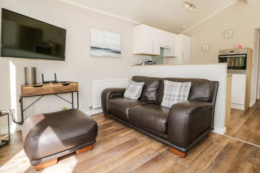 TROUTBECK LODGE, pet friendly, with hot tub in Windermere