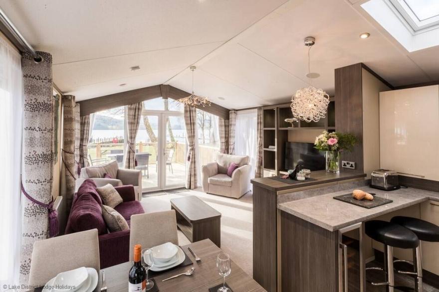 STICKLE GHYLL LODGE, family friendly, with hot tub in Windermere