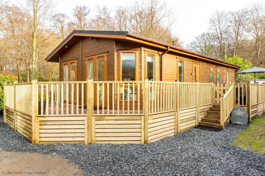 LANGDALE LODGE, pet friendly, luxury holiday cottage in Windermere