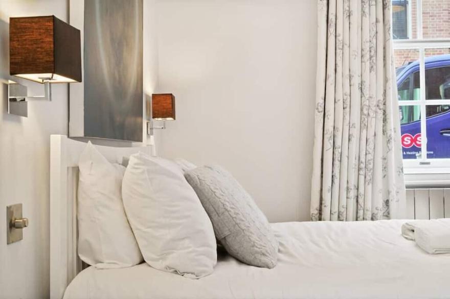 1BR 1BA | Lovely one bedroom in Chelsea