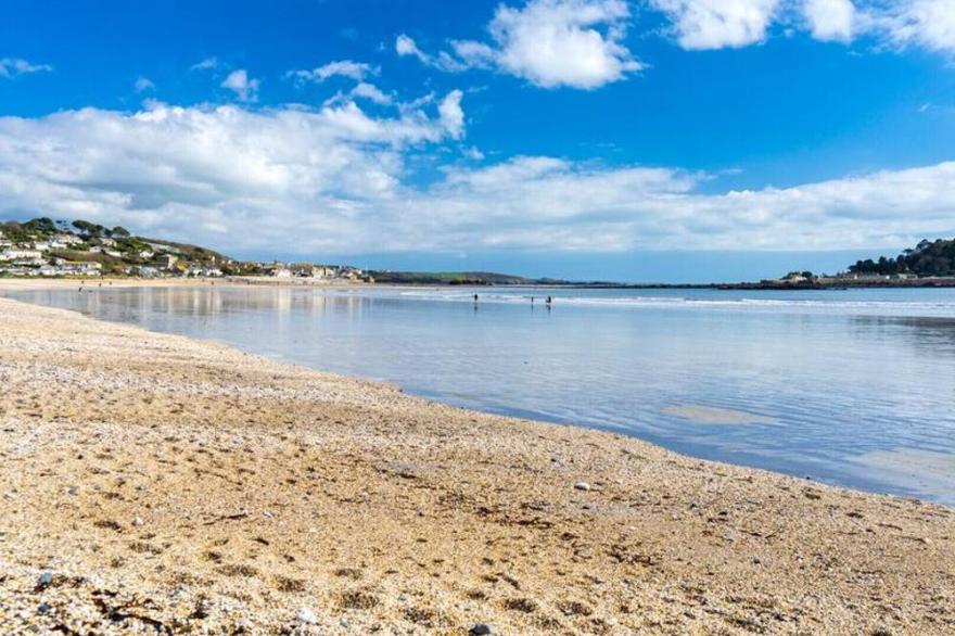 Little Galleon is an end of terrace cottage in the centre of Penzance with parking