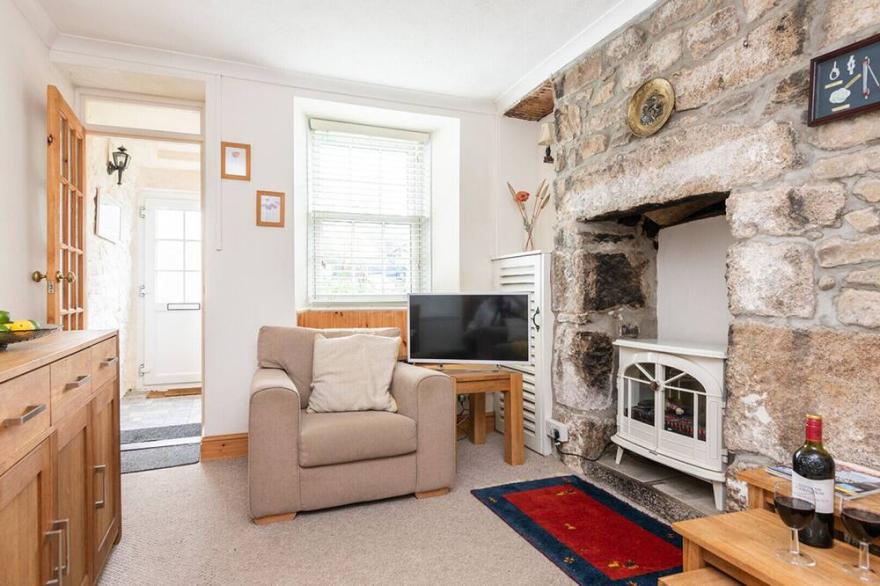 Little Galleon is an end of terrace cottage in the centre of Penzance with parking