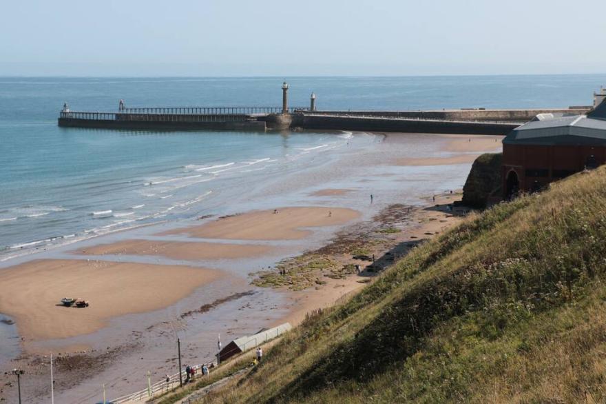 15 CLARENCE PLACE, pet friendly, character holiday cottage in Whitby