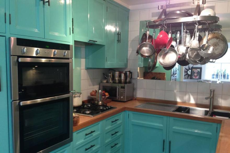 Family/Work Friendly 3-bed House in London's Clapham - Great Public Transport