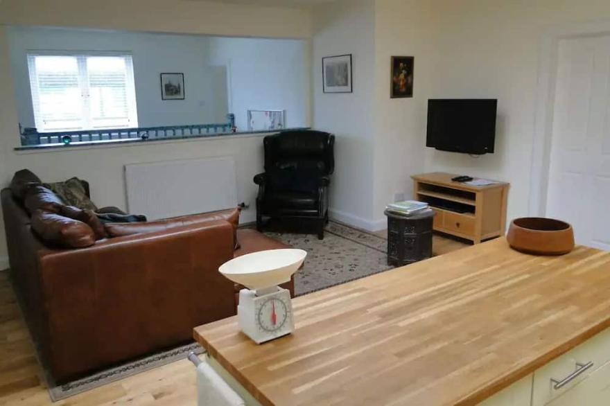 Canalside retreat - City Centre