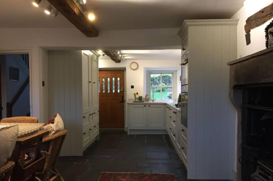 Family self catering upto 14/16 in great cottage no neighbours but close to shop