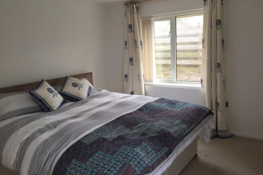Coastpath, sea views, fire.  Indoor pool subject to rules