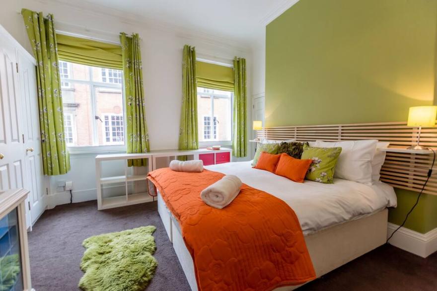 17 Blake Street - sleeps 7 guests  in 3 bedrooms