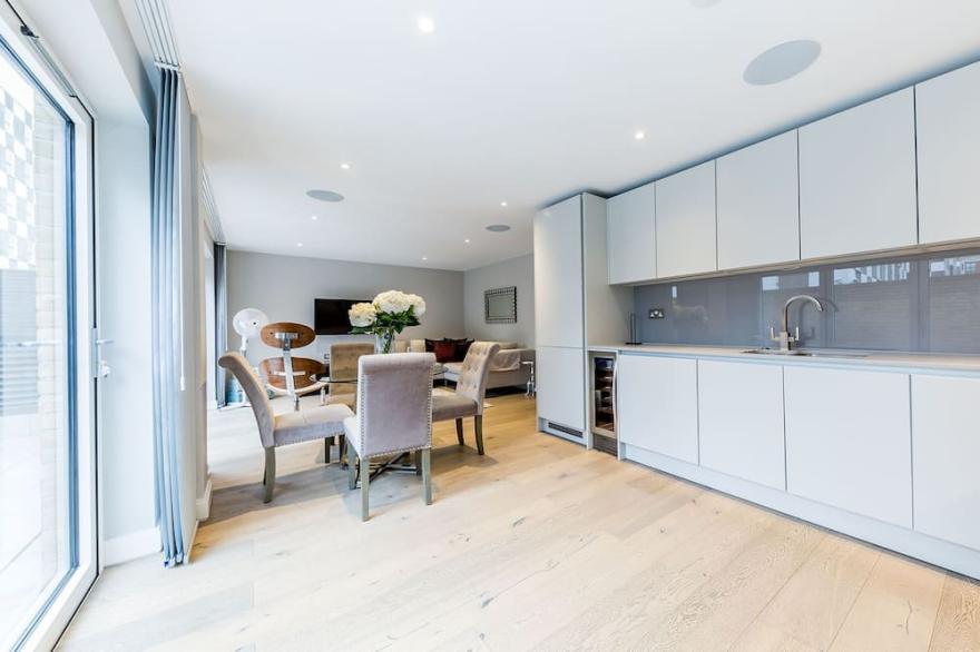 Lux St James Apartment Terrace  Central London FREE WIFI  - by City Stay London