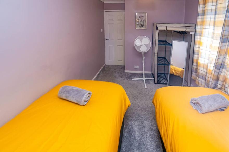 Superb Dwelling! Fast Wifi, Parking, Patchway
