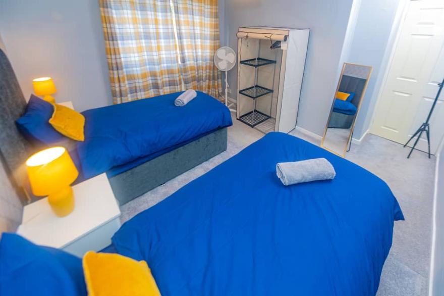 Superb Dwelling! Fast Wifi, Parking, Patchway