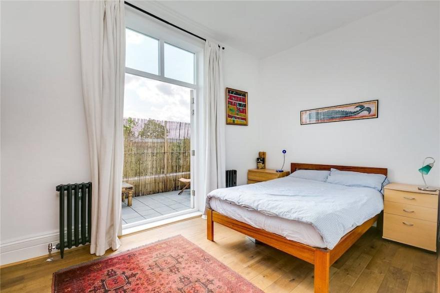 Big and bright 2-bed near Portobello market & tube