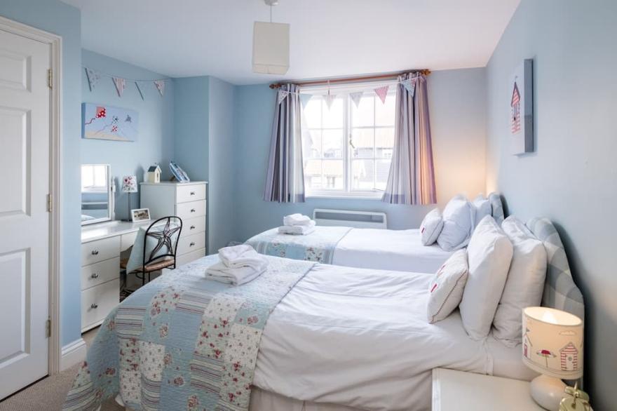 3 Ogilvie Lodge - sleeps 4 guests  in 2 bedrooms