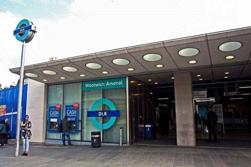 Lovely 2 bedroom home with great transport link to  Central London
