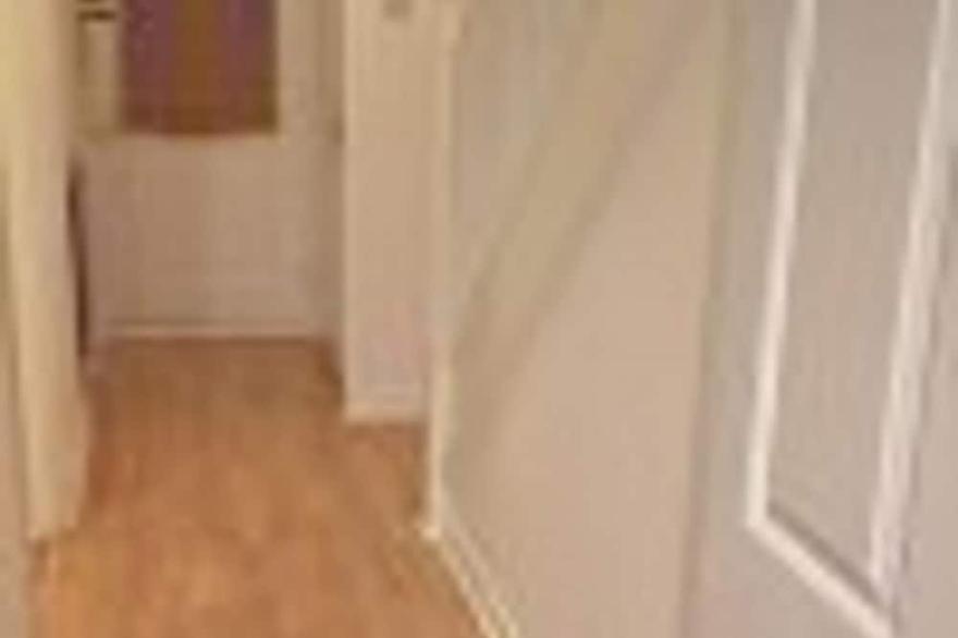 Lovely 2 bedroom home with great transport link to  Central London