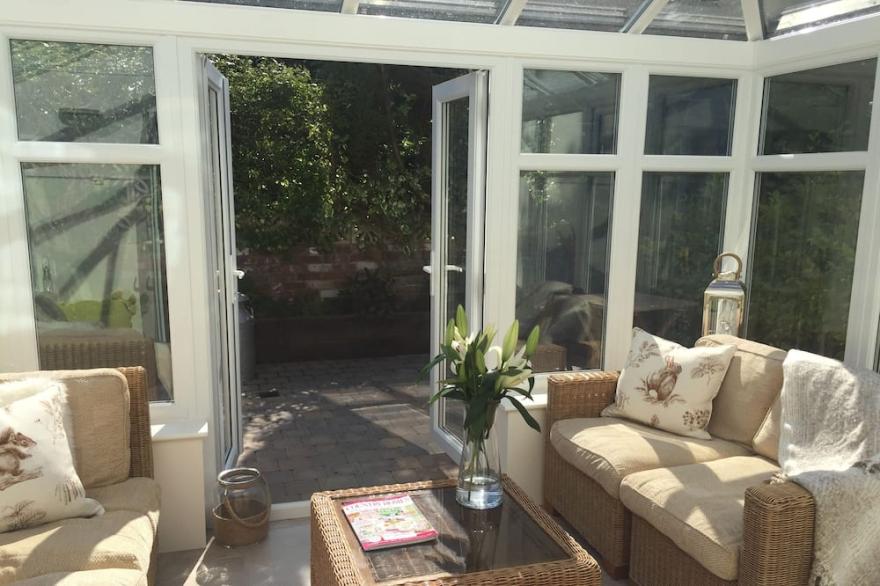 New Forest Cottage, village location, perfect for beaches & attractions